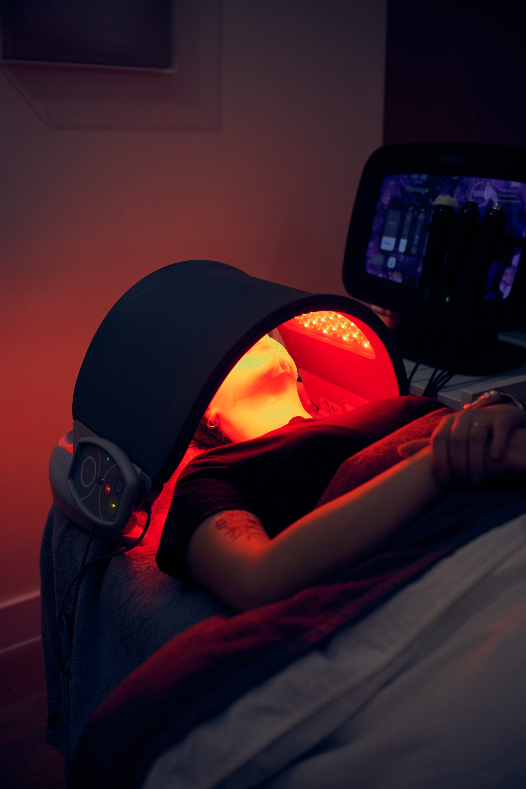 An LED light therapy mask in use